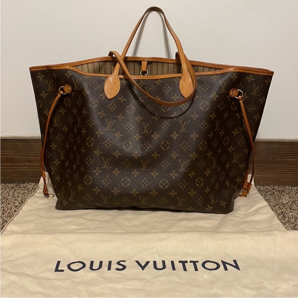 Authentic Louis Vuitton Neverfull GM preloved but great condition. 2007 France